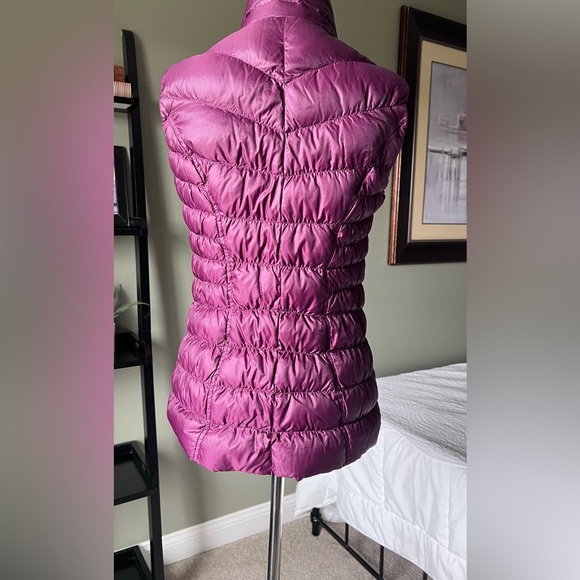 Athleta down vest burgundy size XS gently used. - Picture 3 of 10